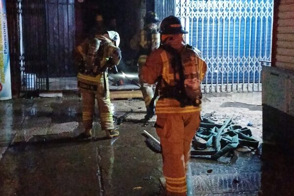 Depósito se incendia en el microcentro de CDE