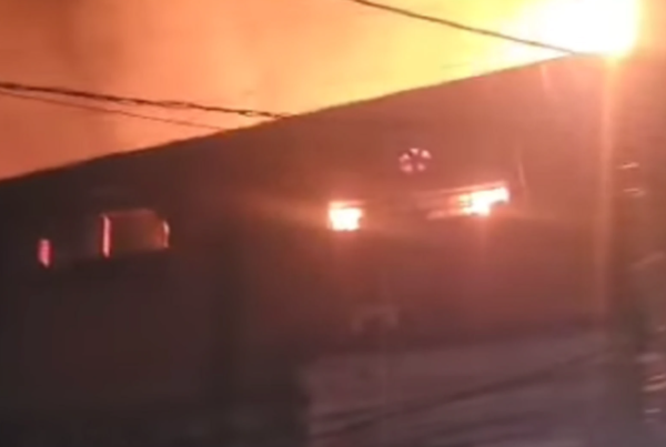 Incendio consume depósito de cosméticos en Ciudad del Este