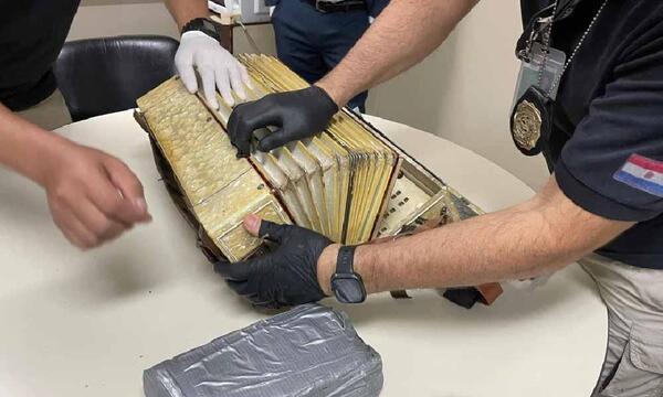 Hallan cocaína y marihuana en acordeón, rollos de papel film y bolsa térmica – Prensa 5