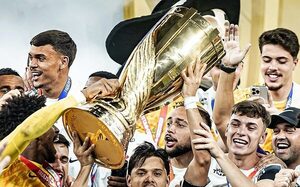 ¡Ángel Romero levantó la copa de Corinthians tras consagrarse campeón!
