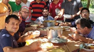 Cárcel de Minga Guazú: Interventor dura un día y renuncia tras aparecer en una foto con presos