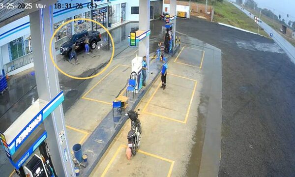 Encontraron quemado el auto de la mujer baleada en Yasy Cañy