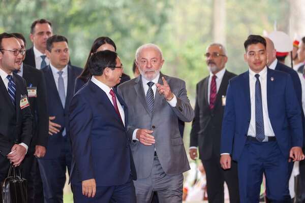 Principios de la “gobernanza mundial” corren riesgos, dice Lula desde Vietnam - Mundo - ABC Color