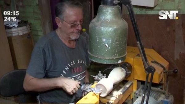 Rosario, el artesano de Areguá que combina carpintería y ajedrez - SNT