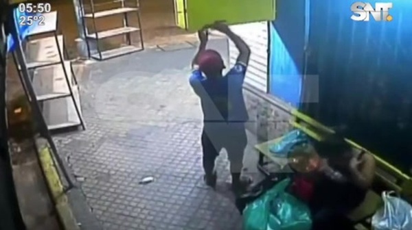 Roban televisor de una parada de taxis en Asunción - SNT