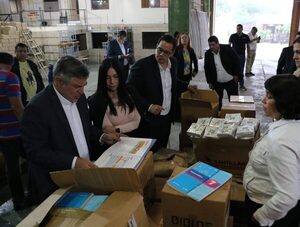 Ministro atribuye retrasos en kits escolares al ingreso de 50.000 alumnos nuevos · Radio Monumental 1080 AM