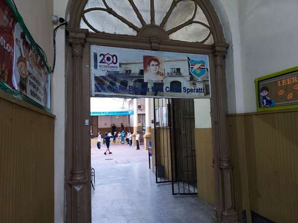 Ante inoperancia del MEC, padres de escuela Celsa Speratti piden donaciones de ejercitarios - Nacionales - ABC Color