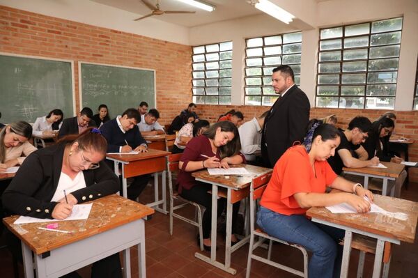 Examen de conocimientos para postulantes a cargos vacantes en Caazapá