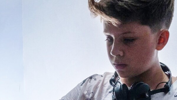 Energía, entusiasmo y altas vibras son la esencia del joven DJ OcO