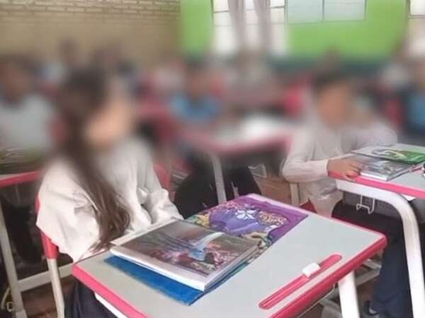 Propaganda oficial usando a niños y niñas: Bachi culpa a docentes y dice que es porque se pusieron contentas - Política - ABC Color
