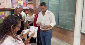 La Nación / Gobierno hizo entrega de mobiliarios escolares en Ñeembucú