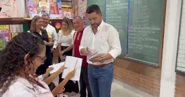La Nación / Gobierno hizo entrega de mobiliarios escolares en Ñeembucú