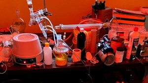 Arrestan a un joven italiano por fabricar metanfetamina en su casa a lo Breaking Bad