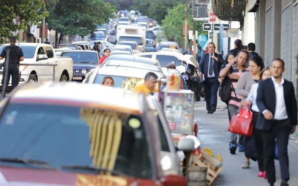 La tasa de pobreza total de Paraguay baj贸 a 20,1% de la poblaci贸n en 2024, seg煤n INE