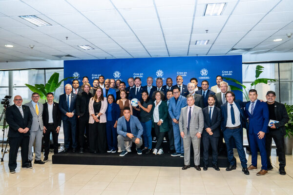 CONMEBOL crea sistema para combatir actos discriminatorios en los estadios - trece