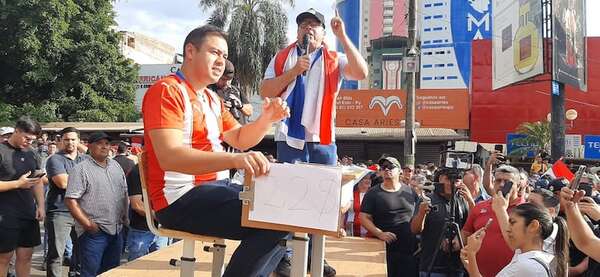 Prieto acusa a la DNCP de encubrir compra de pupitres chinos de Itaipú - Nacionales - ABC Color