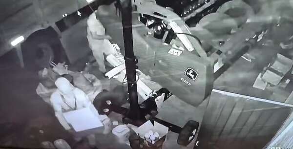 Video: hurtaron insumos agrícolas y máquinas en Itapúa Poty - Policiales - ABC Color