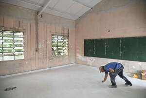 Niños dan clases por Whataspp en escuela de Lambaré, ante atraso de obras - Nacionales - ABC Color