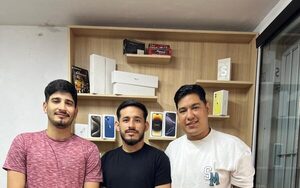Grupo de amigos captan clientes para reparar celulares, ¡por medio de videos creativos!
