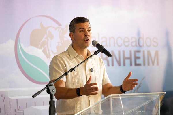 Santiago Peña anunció la reducción de la pobreza en Paraguay - Unicanal
