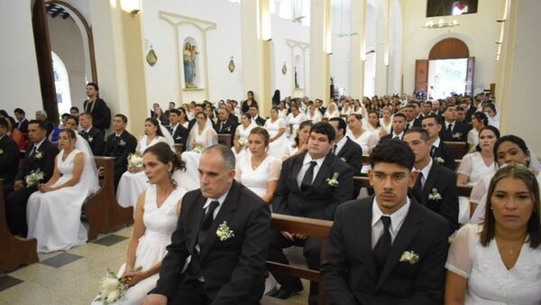 Villarrica: 60 parejas juran amor eterno a través de boda comunitaria