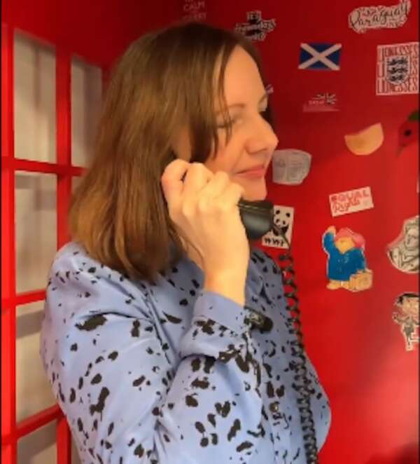 Video: mirá quien se comunicó con la embajadora británica en Paraguay - Nacionales - ABC Color