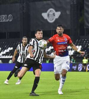 Torneo Apertura/Libertad 1-2 de Mayo 1: Guma resbala en su Huerta - Fútbol - ABC Color