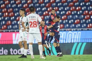 Versus / 'Pachi' Carrizo salta al rescate de un discreto Cerro Porteño
