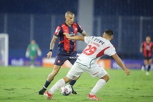 Versus / "Queda toda la segunda rueda por disputar, todavía seguimos vivos"