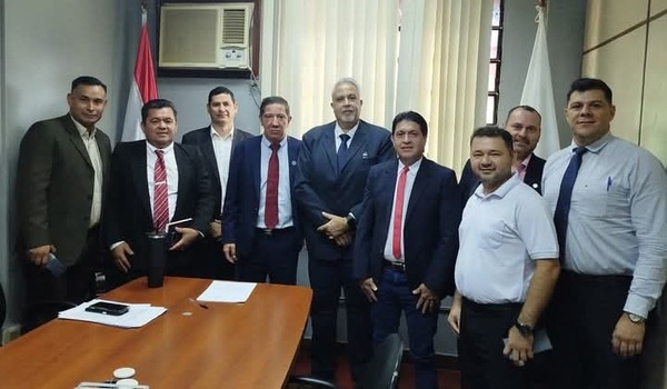 Fiscal adjunto mantuvo reunión con gremio de abogados y autoridades municipales - ADN Digital