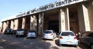 La Nación / Becarios piden pago a Gobernación de Central