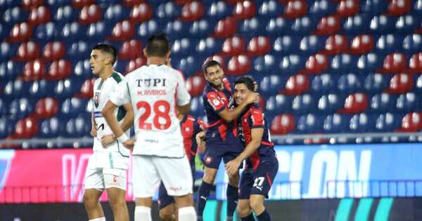 La Nación / Carrizo mantiene vivo a Cerro