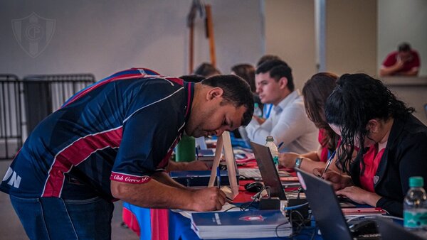 Con ambiente tenso arranca la asamblea en Cerro Porteño