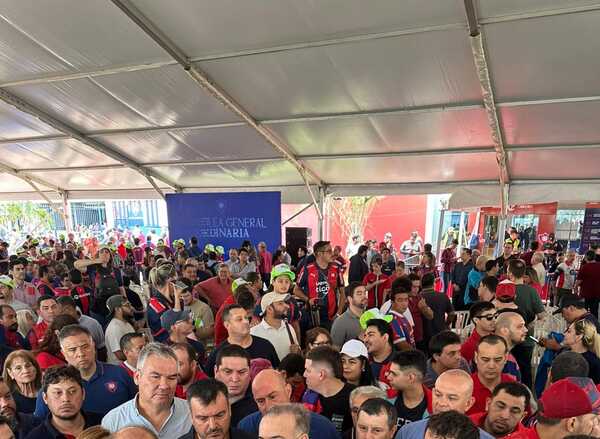 Enfrentamientos a los golpes en la Asamblea de Cerro - trece