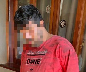 Joven tatacho hizo correr a sus padres tras amenazarlos con un cuchillo