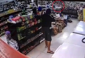 Comerciante se defiende a balazos de un asalto en Ypané