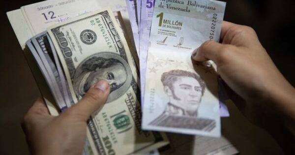 La Nación / El 'dólar negro' se dispara en Venezuela