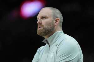 Los Grizzlies despiden a su entrenador poco antes de los playoffs - Polideportivo - ABC Color