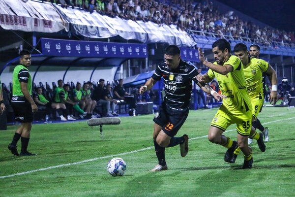 Olimpia se frena en su visita a Recoleta FC - 1000 Noticias