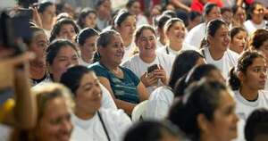 La Nación / Regularizan a 1.000 cocineras que son del programa Hambre Cero