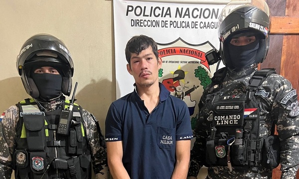 Policía tuvo que usar gas pimienta para atrapar a ebrio que chocó a una joven motociclista en Caaguazú - OviedoPress