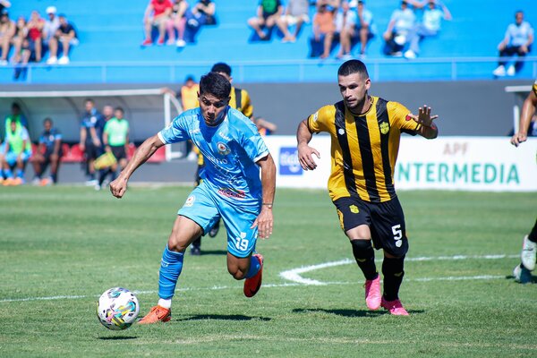 Un triunfo y un empate en la jornada de domingo de la segunda división - 1000 Noticias