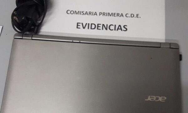 Capturan a dos sujetos que robaron una notebook