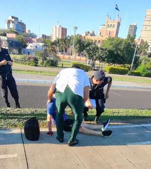 Ciclista quedó 15 minutos inconsciente en la Costanera por esta razón - Nacionales - ABC Color
