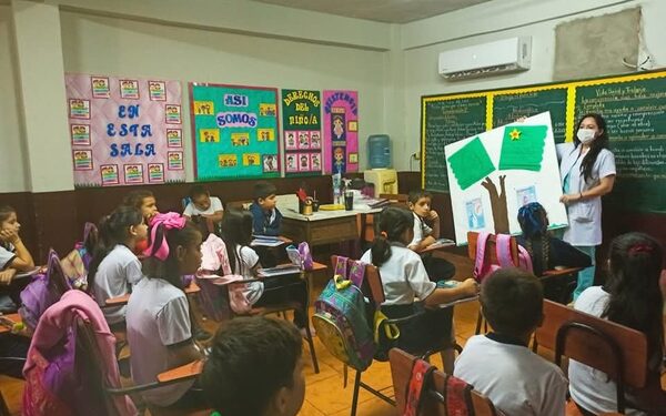 Con charlas educativas realizan prevención de enfermedades a escolares