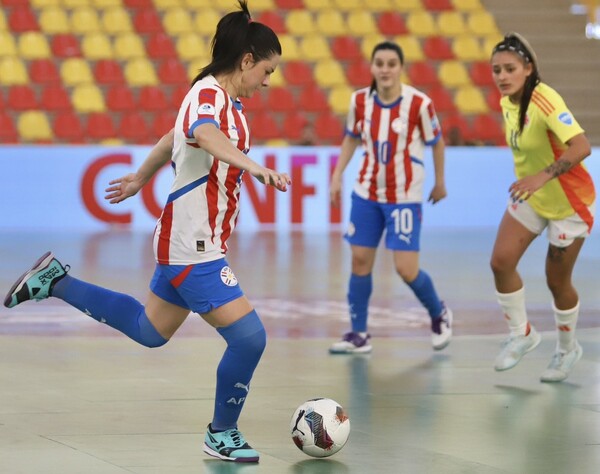 Albirroja de futsal FIFA queda sin mundial al caer ante Colombia