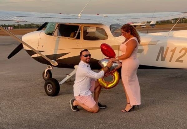 La periodista Ondina Cantero recibió propuesta de matrimonio en un avión