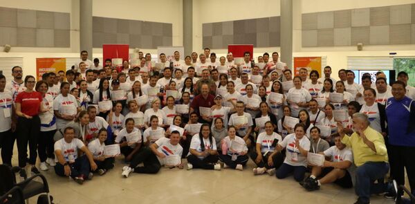 Entrenadores de Olimpiadas Especiales recibieron charla del titular del MEC en seminario nacional