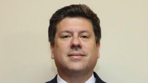MIC diseñará un modelo único de pupitres para futuras licitaciones
