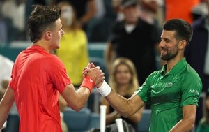 Versus / Djokovic cae ante el joven Mensik en Miami y se queda sin centésimo título